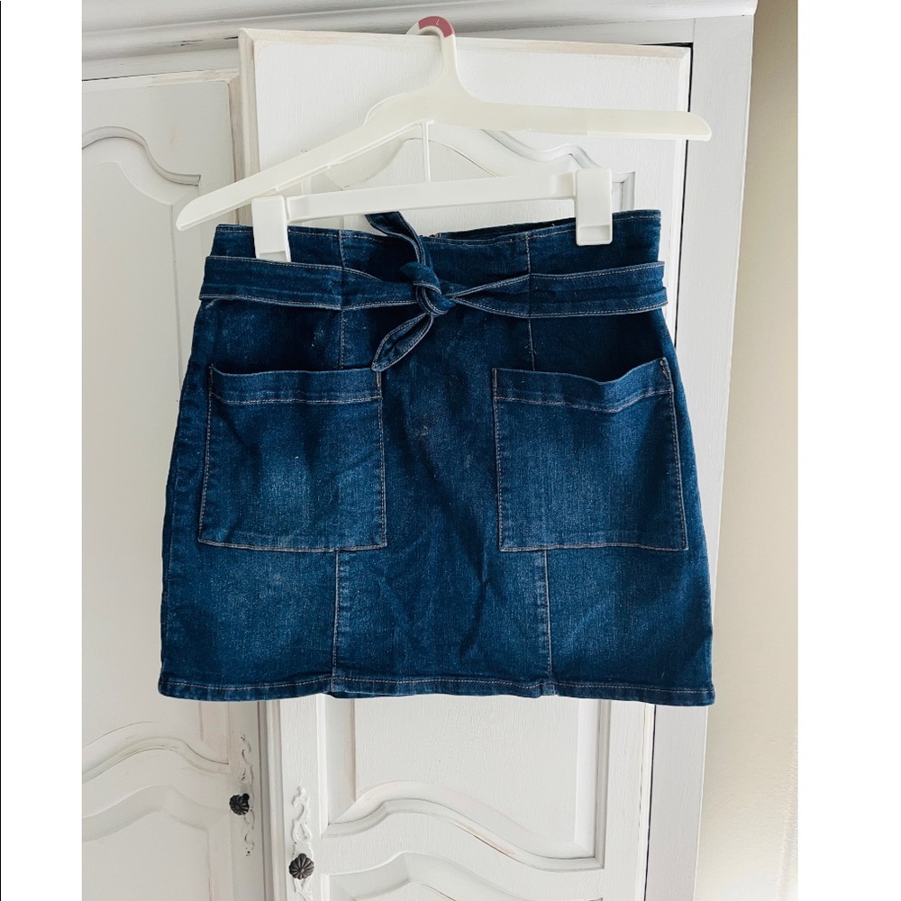 Gianni Bini size large mini skirt